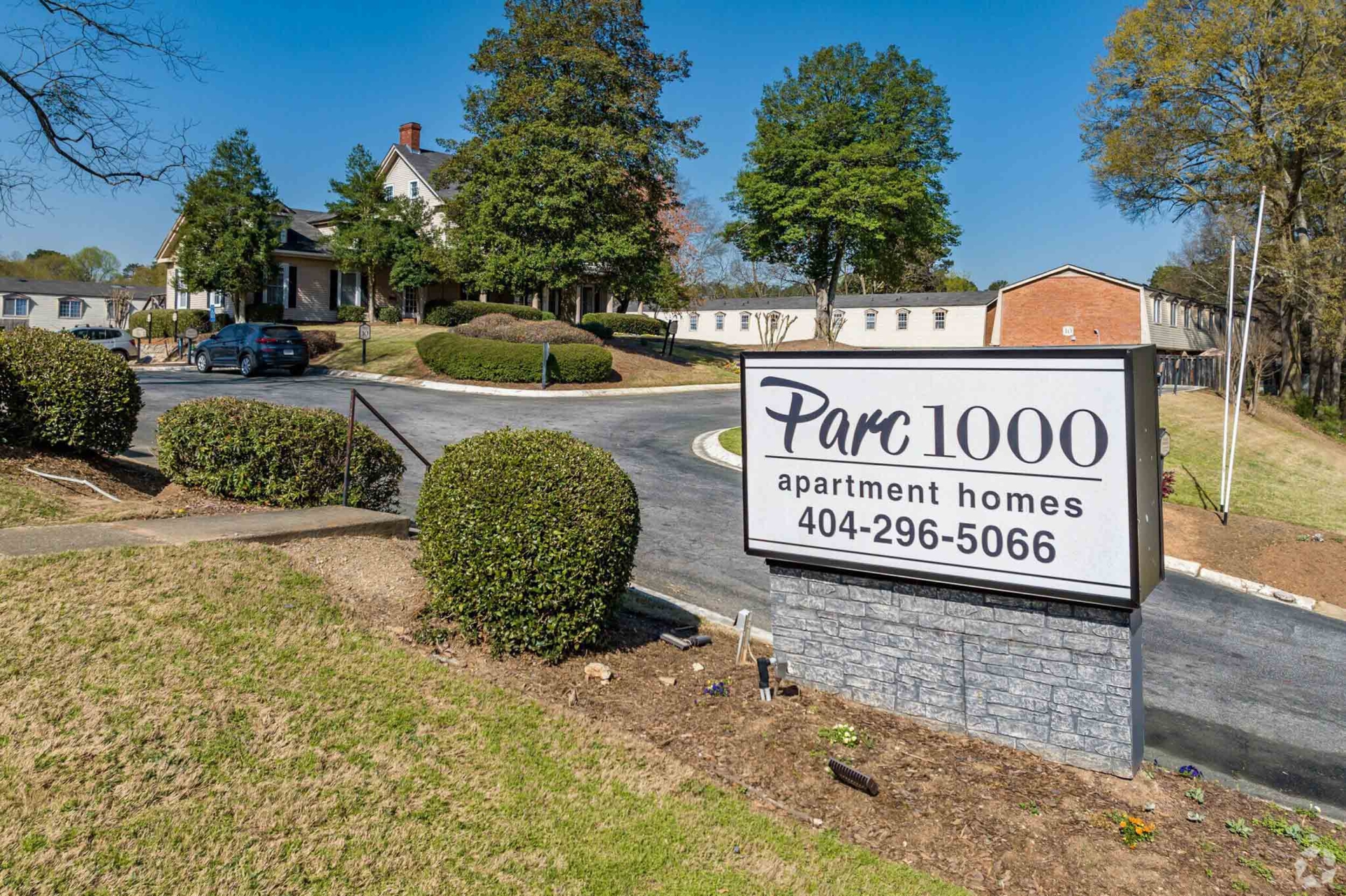 parc-1000-apartments-in-clarkston-ga-sign-entering the community